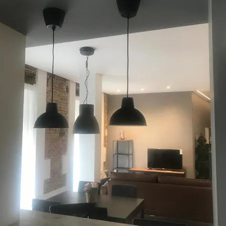 Duke Apartment *