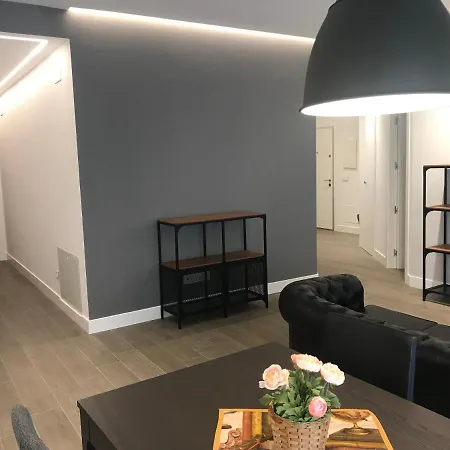Duke Apartment *
