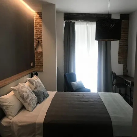 Duke Apartment *